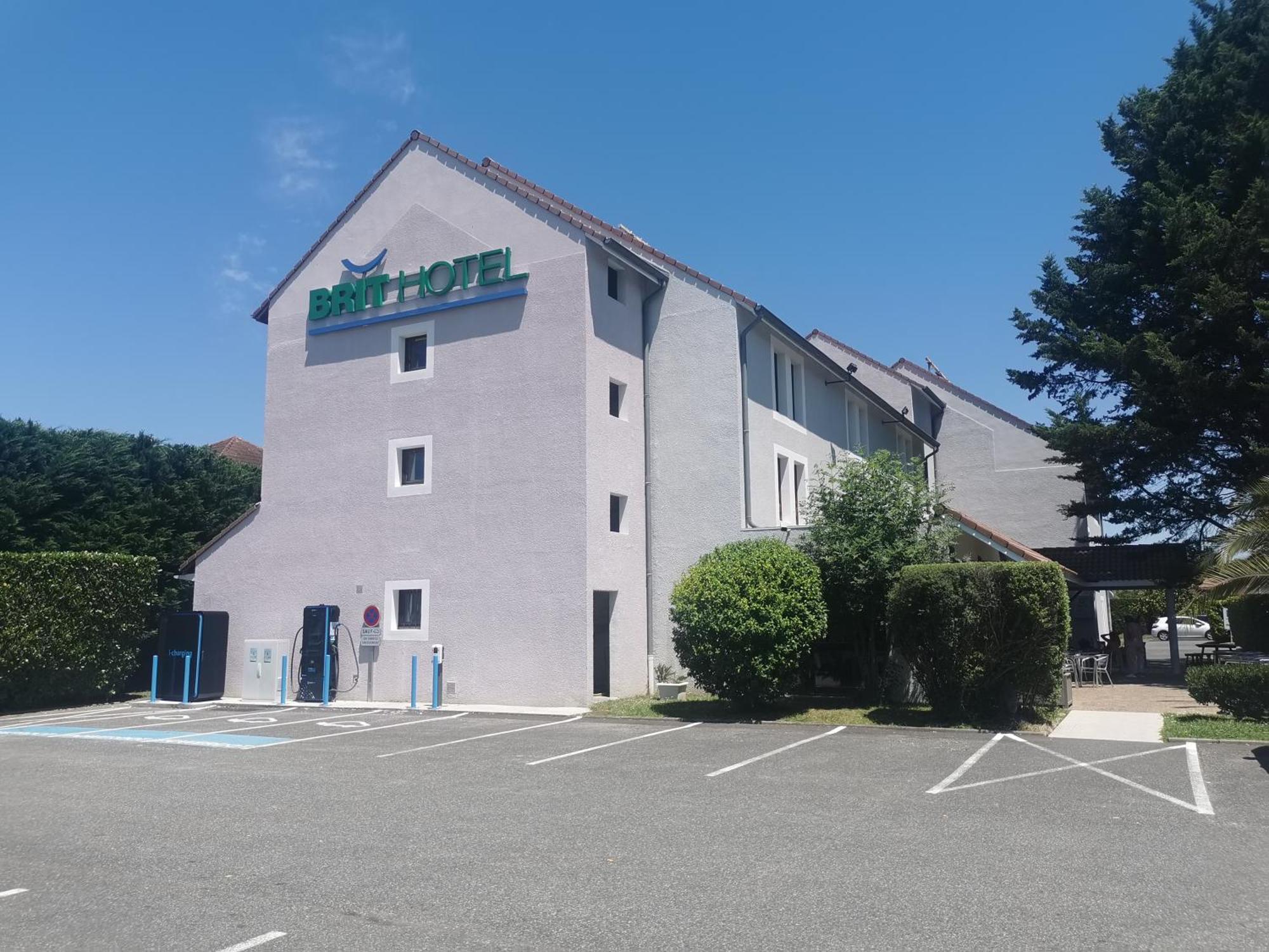 Brit Hotel Confort Pau Lons Eksteriør bilde