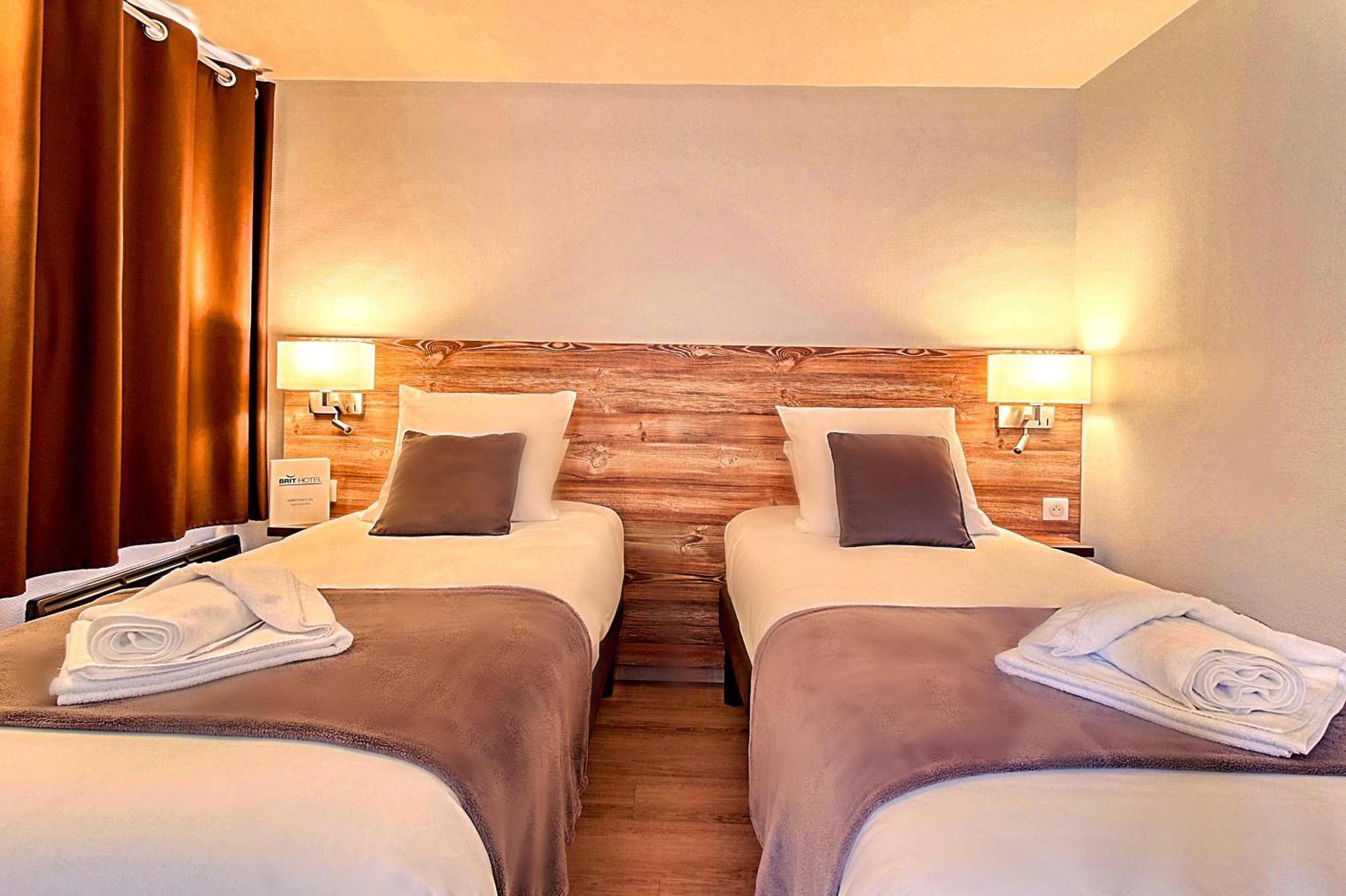 Brit Hotel Confort Pau Lons Eksteriør bilde