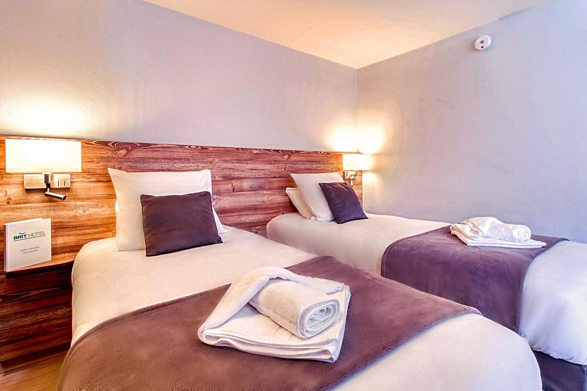 Brit Hotel Confort Pau Lons Eksteriør bilde