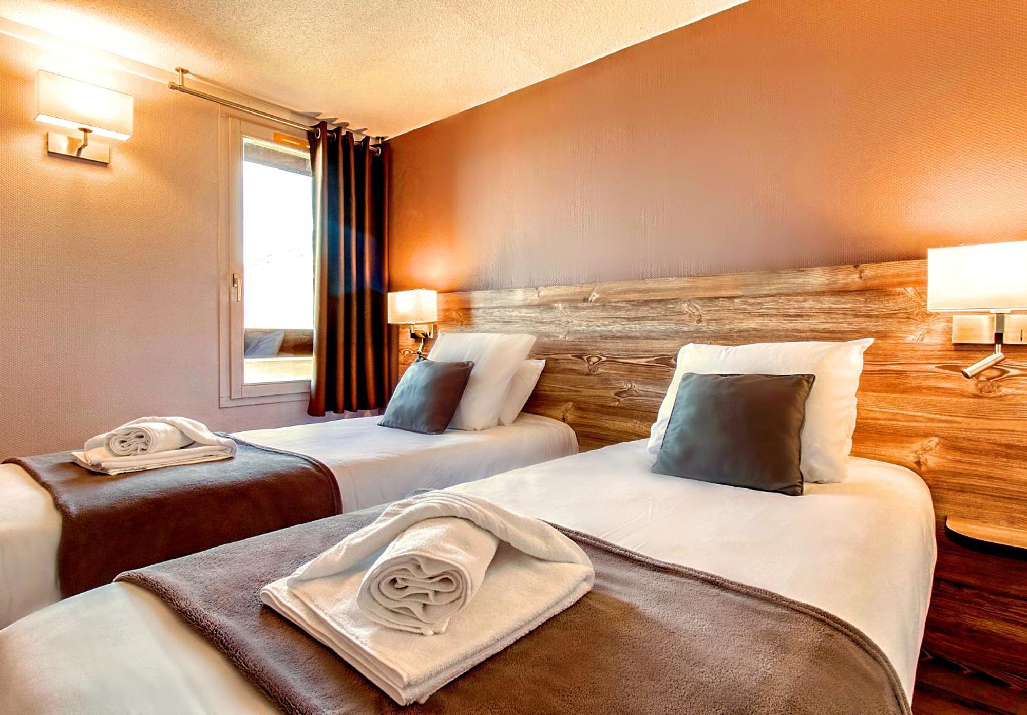 Brit Hotel Confort Pau Lons Eksteriør bilde