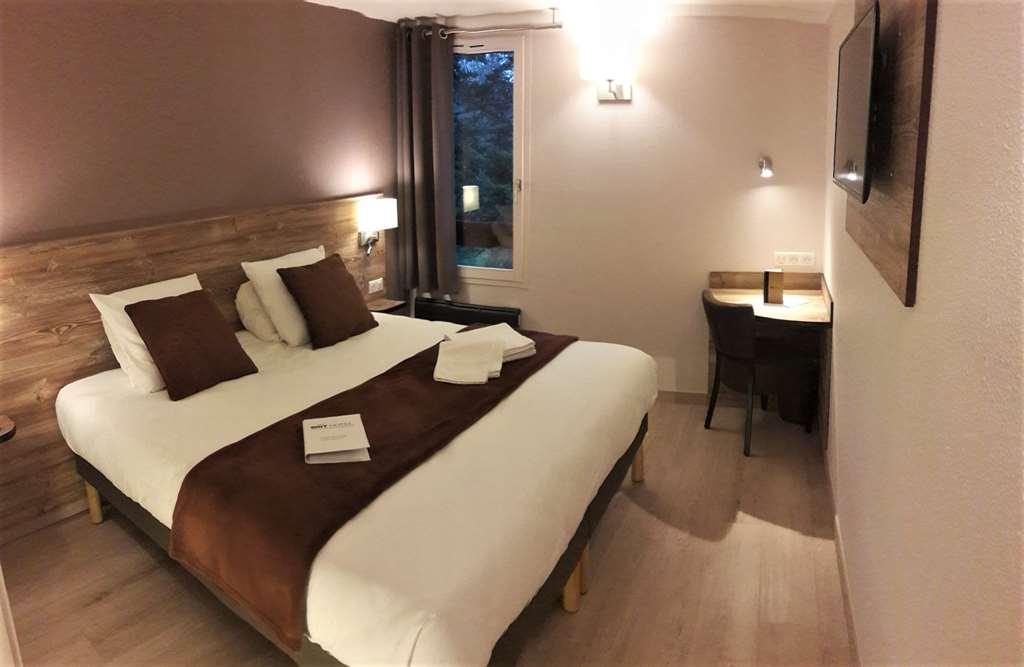 Brit Hotel Confort Pau Lons Rom bilde