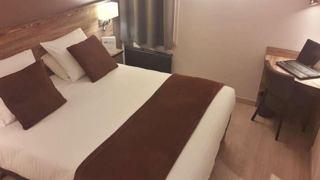 Brit Hotel Confort Pau Lons Rom bilde