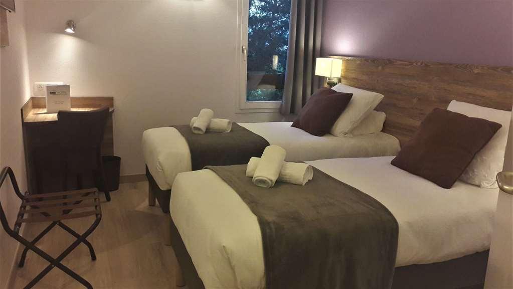Brit Hotel Confort Pau Lons Rom bilde