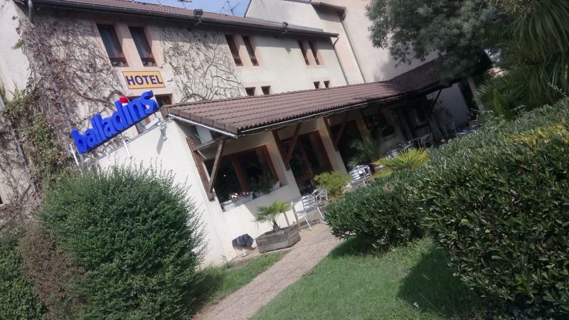 Brit Hotel Confort Pau Lons Eksteriør bilde