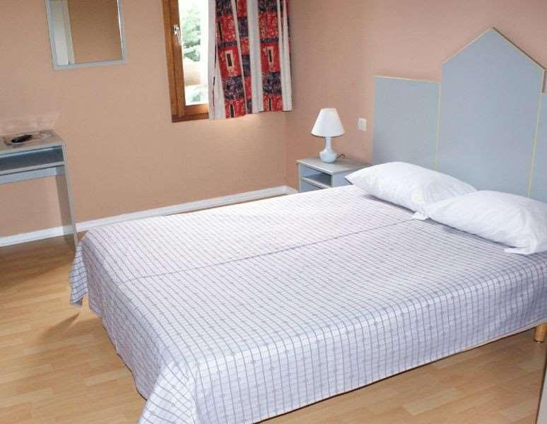 Brit Hotel Confort Pau Lons Rom bilde