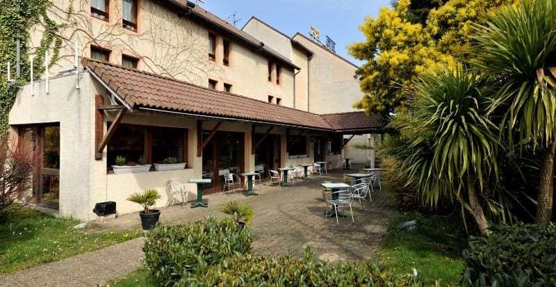 Brit Hotel Confort Pau Lons Eksteriør bilde